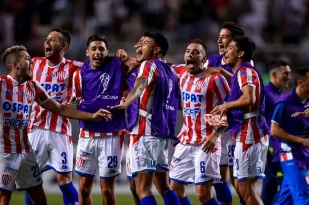 Unión recibe a Emelec de Ecuador
