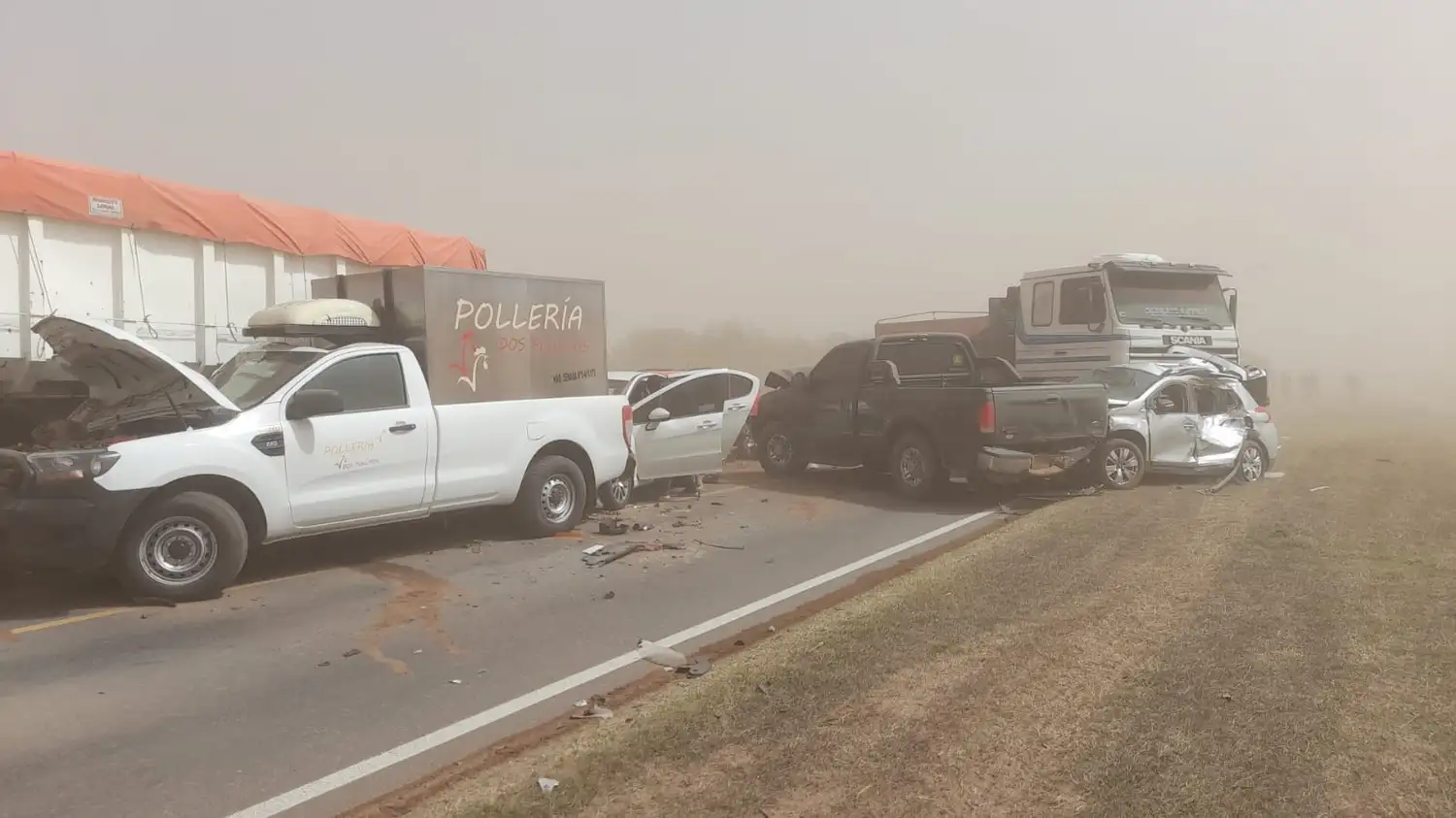 Algunos de los vehículos involucrados en el accidente cerca de Villa del Rosario(Gentileza: Diario del Pueblo)