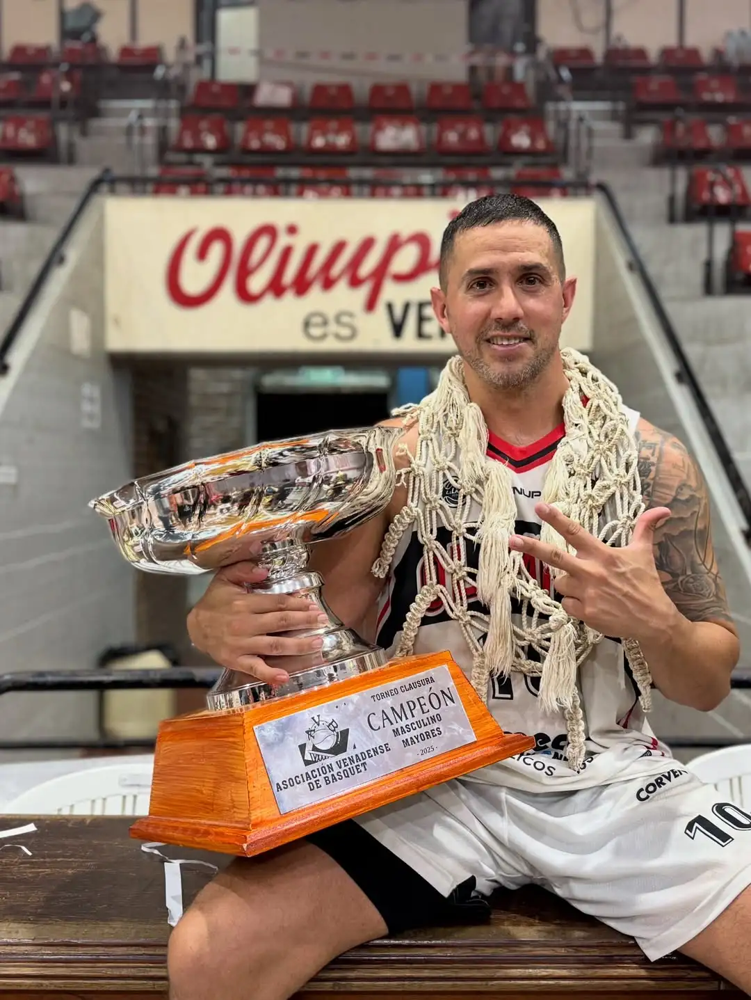 Olimpia tricampeón - 4