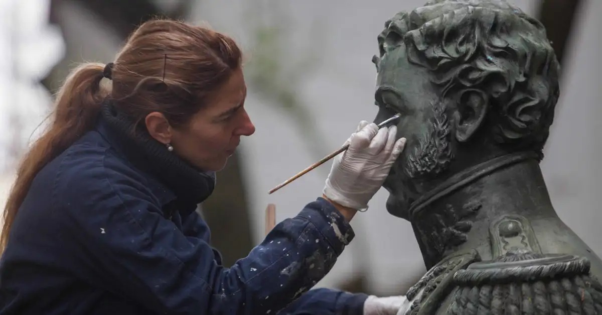 Restauran el busto de Juan Martín de Pueyrredon