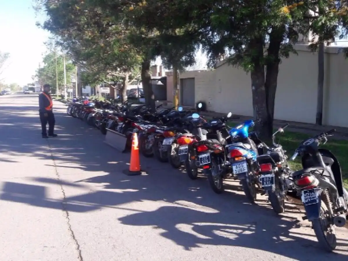 Controles: 19 motos y remis retenidos 
