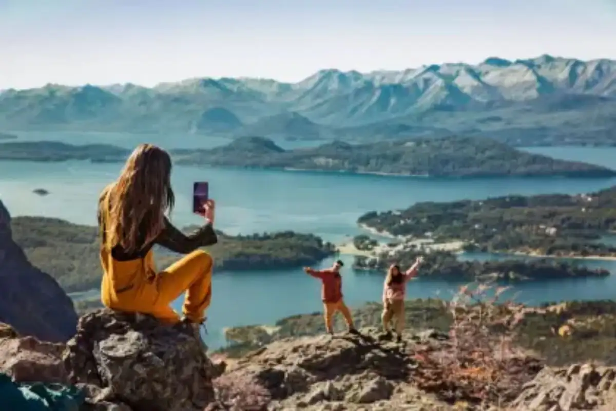 Un aspecto interesante es la continua presencia del turismo internacional en Argentina, especialmente en regiones como la Patagonia, el Noroeste argentino, Iguazú y las ciudades fronterizas.