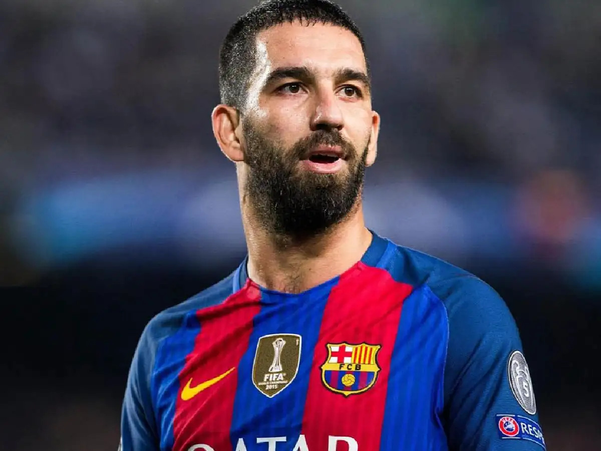 Arda Turan quiere jugar en Boca