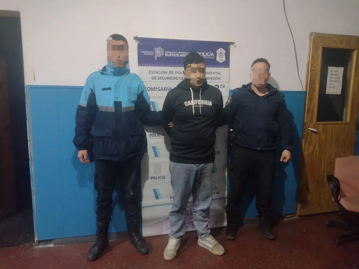 La persecución se extendió por varias cuadras hasta que el vehículo fue finalmente interceptado en inmediaciones de Ayolas y Jauretche.