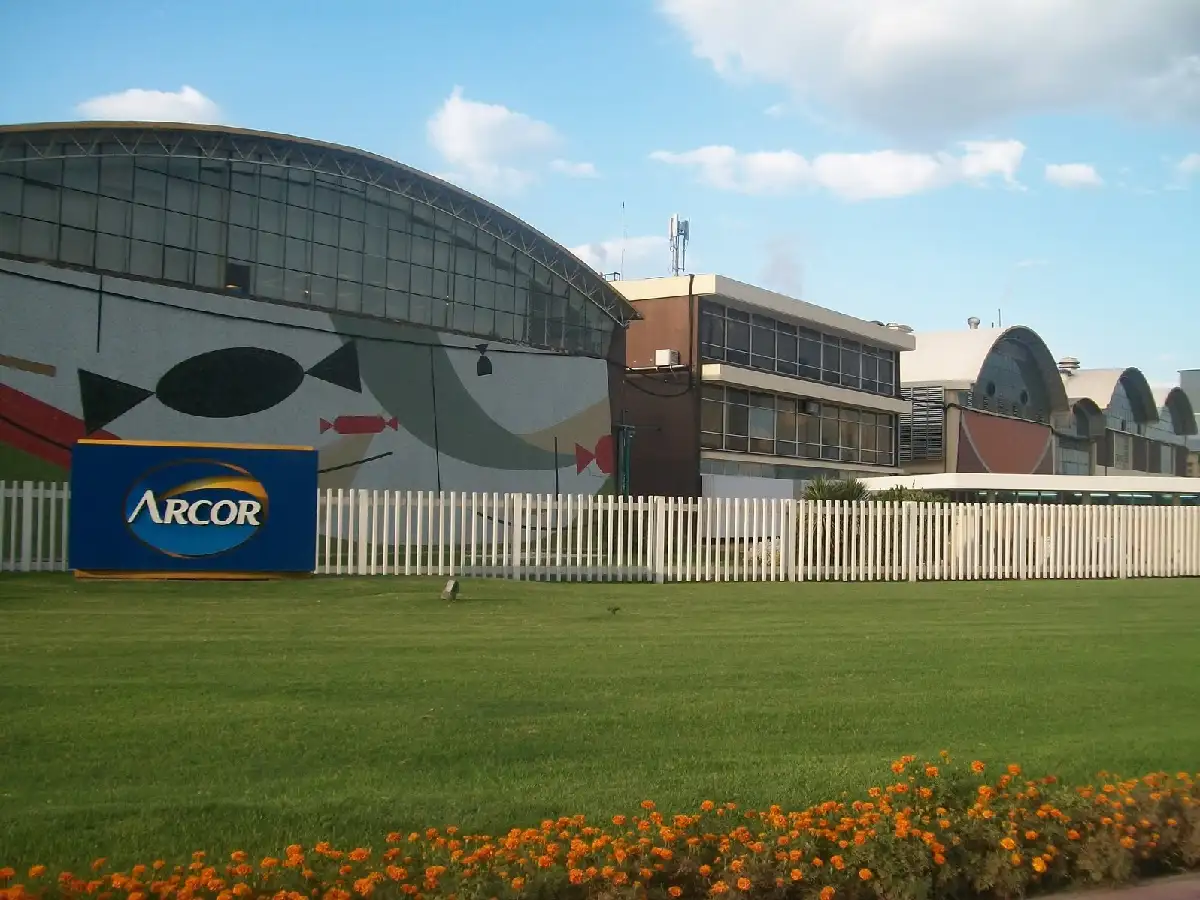 Arcor frena la producción y adelanta vacaciones en Arroyito