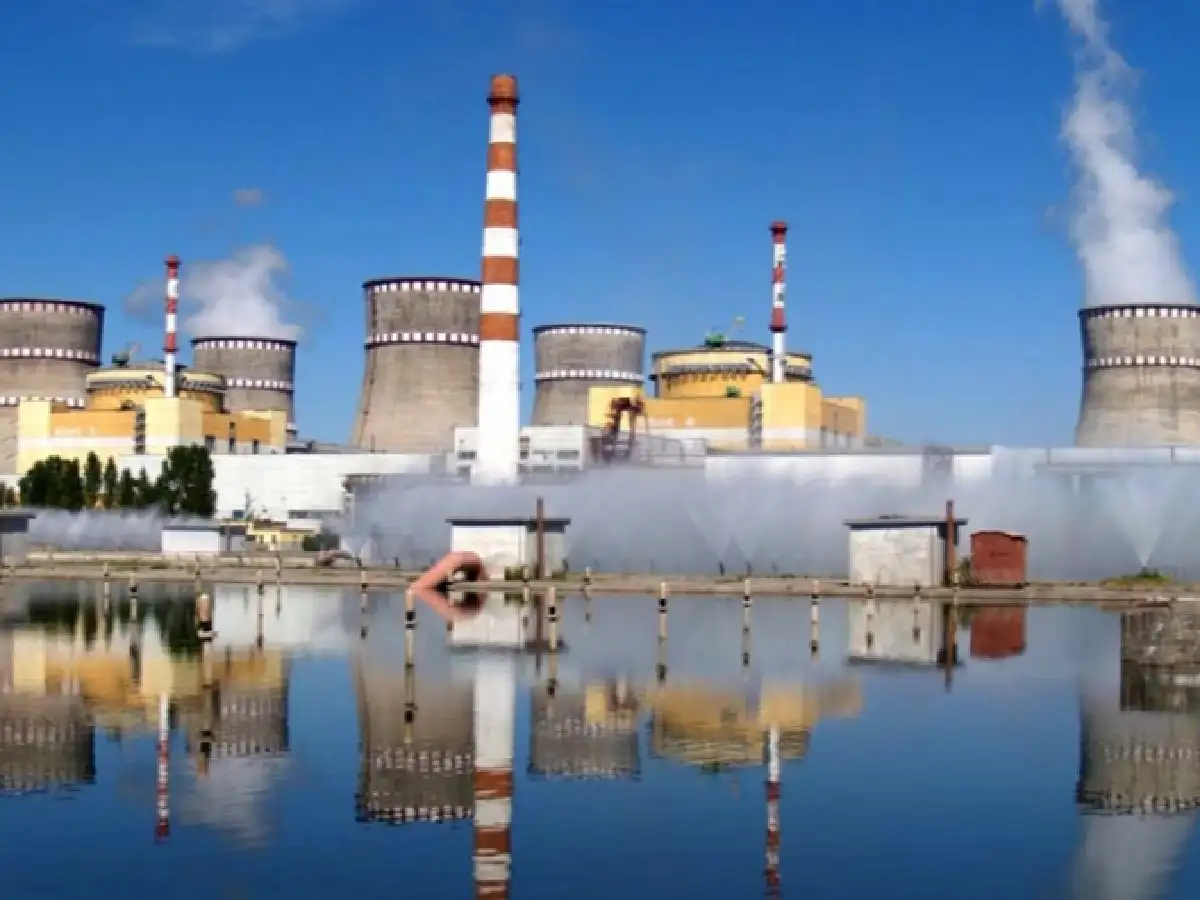Ucrania dijo que las tropas rusas torturan al personal de la central nuclear de Zaporiyia