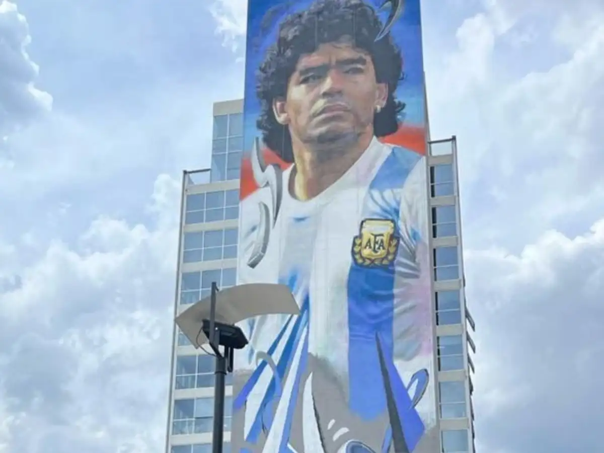 Nuevo mural en  homenaje a Maradona 