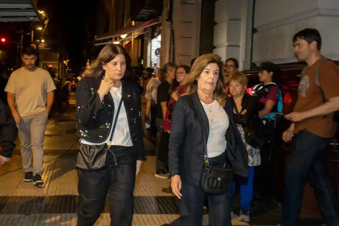 Bárbara Lanata, una de las hijas del periodista, y su madre Andrea Rodríguez