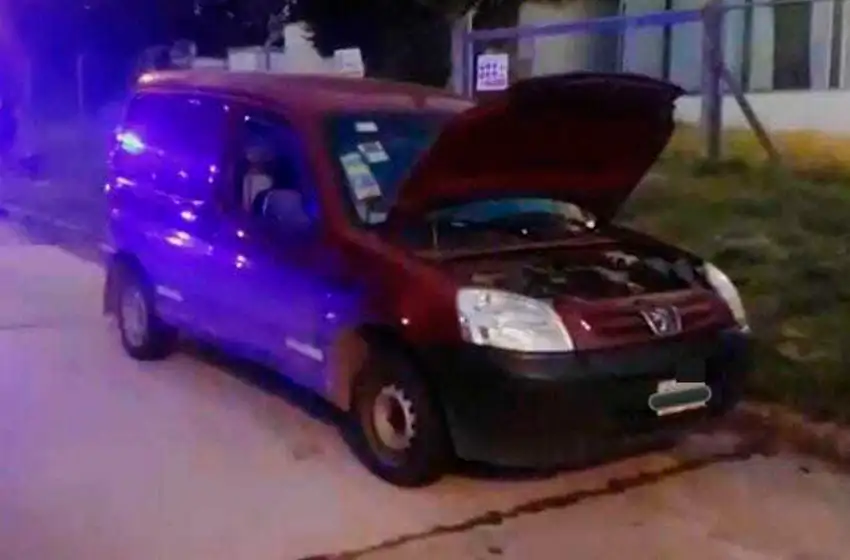 Quiso robar la batería de una camioneta con un cuchillo de cocina