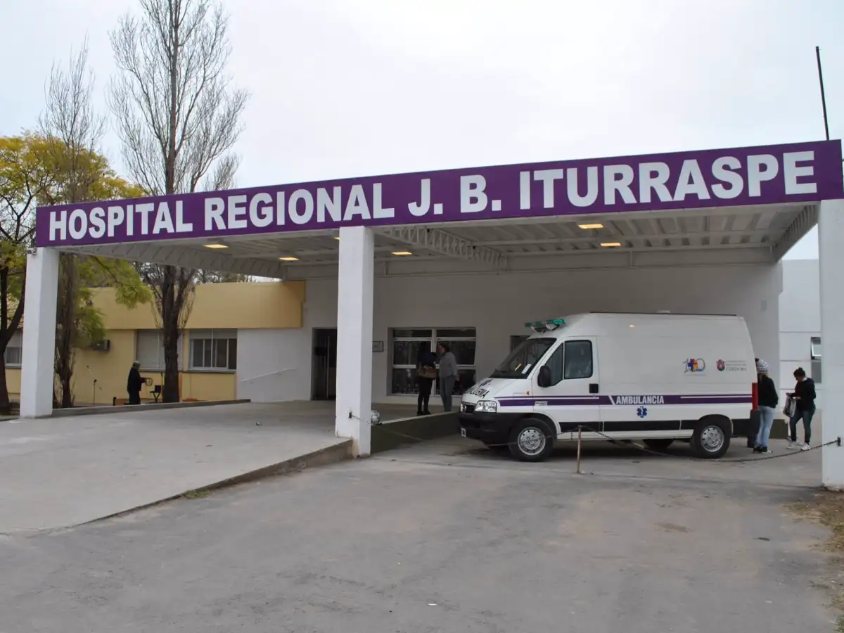 Motociclista lesionada al chocar con un automóvil