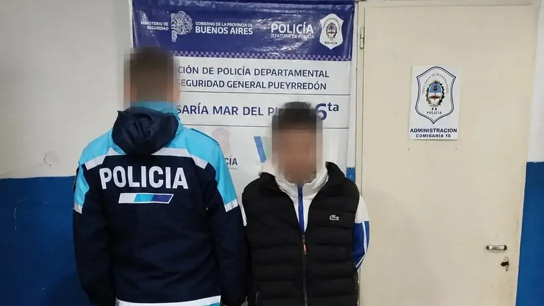 Circulaba en un auto robado y fue detenido luego de pasar un semáforo en rojo