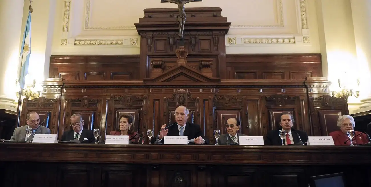 Año 2015. La Corte Suprema tenía siete integrantes y dos eran mujeres: Elena Highton de Nolasco y Carmen Argibay. Crédito: TELAM