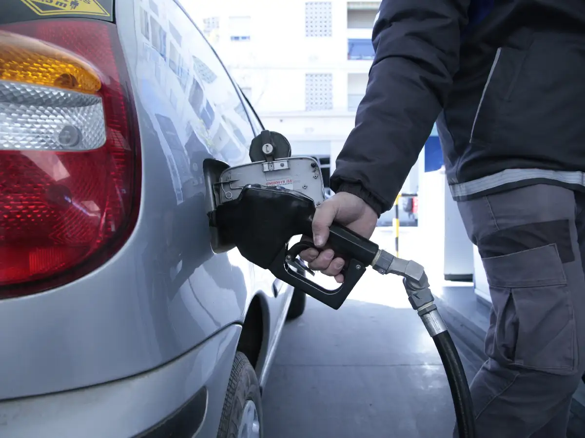 Por la devaluación, las petroleras analizan una nueva suba de los combustibles