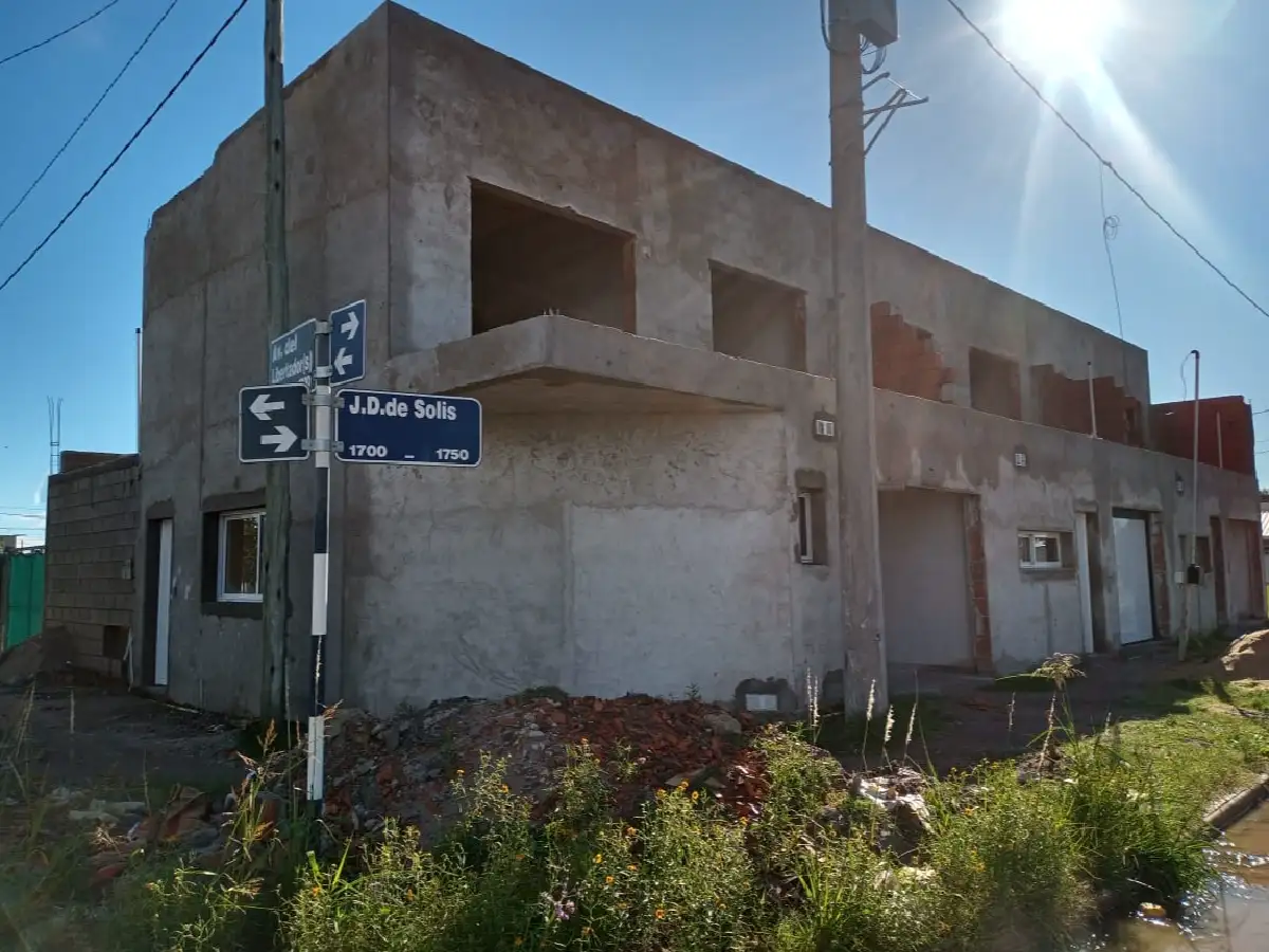 Robaron una importante cantidad de aberturas de un complejo de departamentos en construcción