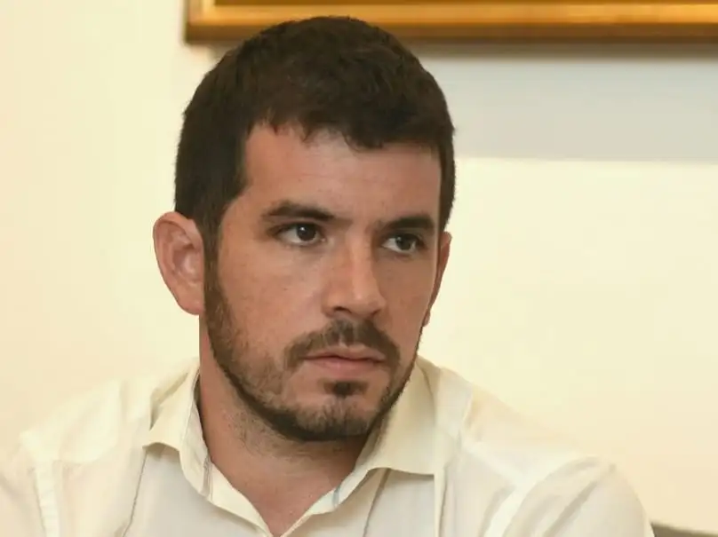 El intendente volvió a denunciar con foto y nombre completo a un detenido peligroso.