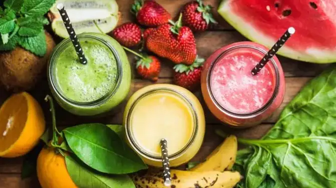 ¿Qué tan beneficiosos son los batidos de frutas y verduras?