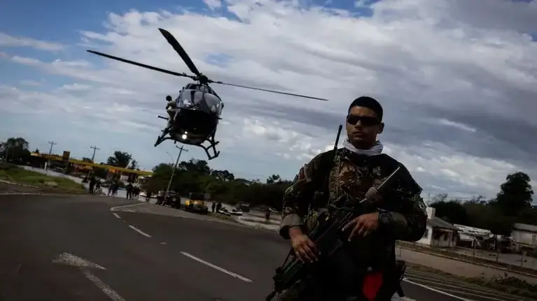 El operativo incluye el despliegue de 15.000 efectivos, 42 aeronaves, 243 embarcaciones y 2.500 vehículos.