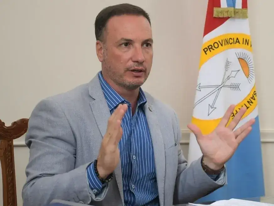 El ministro de Obras Públicas, Lisandro Enrico, confirmó que el gobierno de Santa Fe enviará un proyecto de ley de endeudamiento por 1.000 millones de dólares.