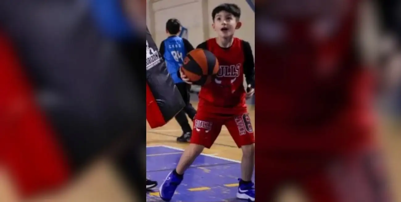 Jugaba en el club de Quilmes donde se trepó a un aro de handball que le cayó sobre la cabeza.