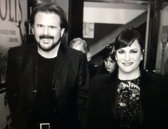 Pimpinela moderniza "Olvídame y pega la vuelta"