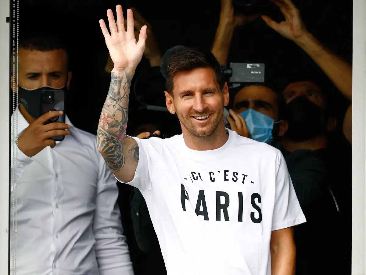 Messi llego a Francia para sumarse al PSG