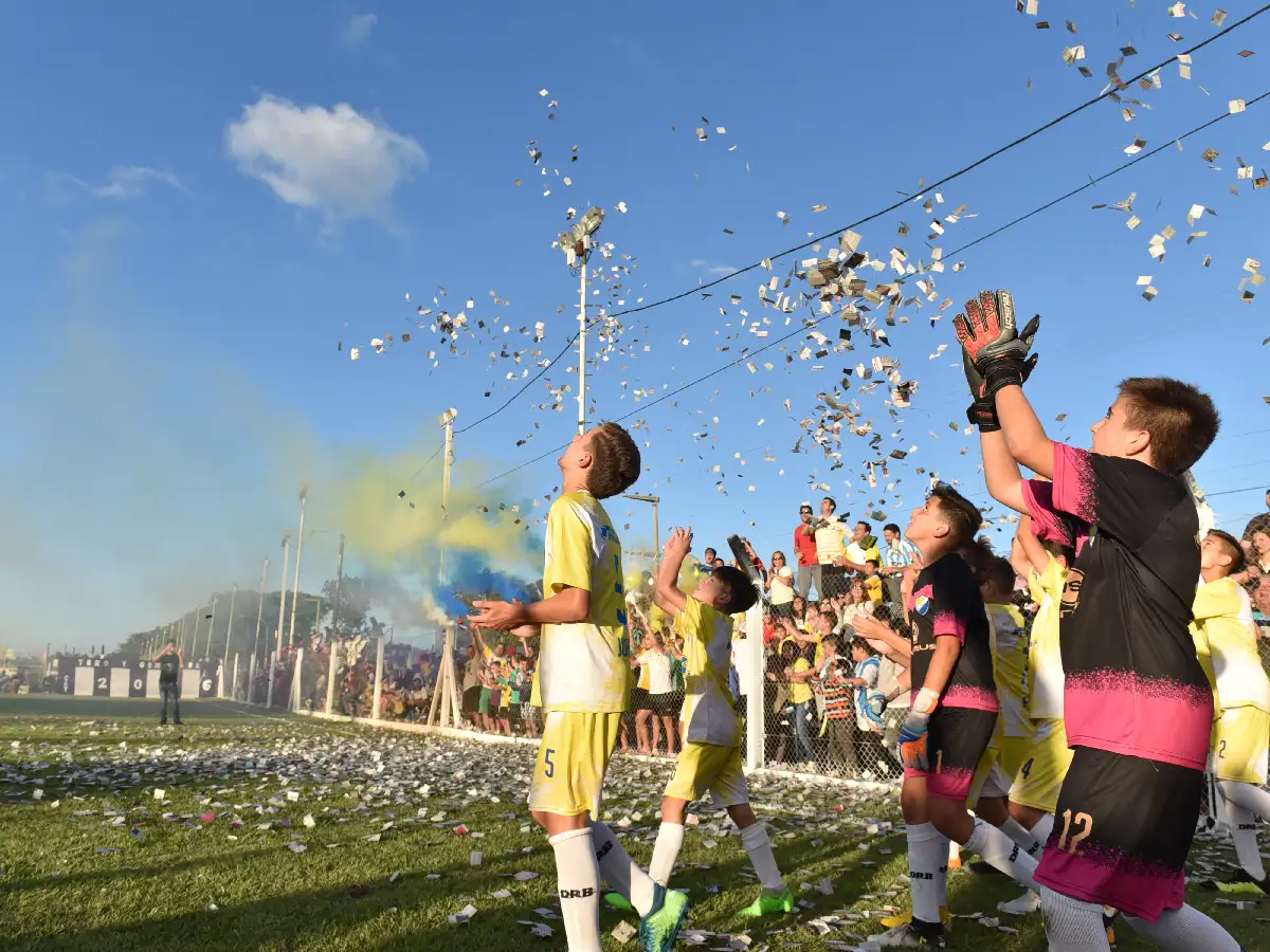 Tiro brindó un espectáculo en sus tribunas