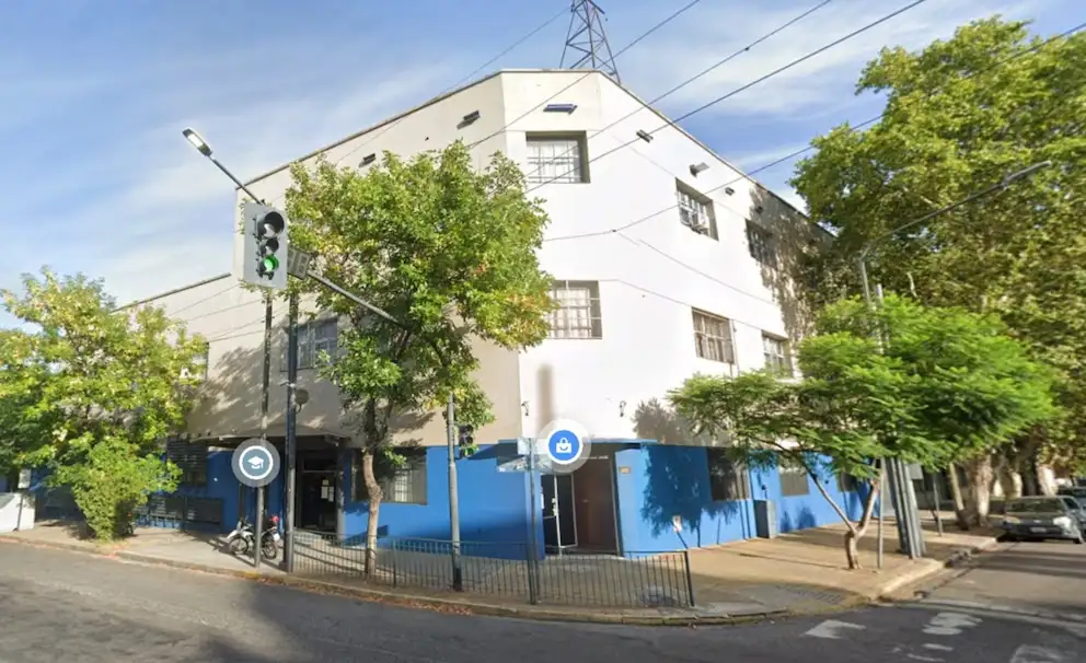 El Colegio Cristiano Evangélico Príncipe de Paz de La Plata donde una alumna de 13 años llevó un revólver en su mochila (Google Maps)