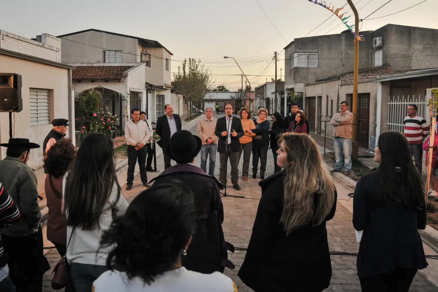 Pavimento articulado: el intendente inauguró la cuadra 120