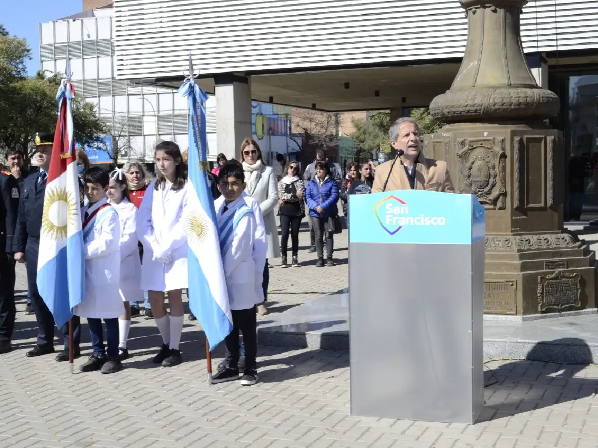 Bernarte encabezó el acto conmemoración por los 136 años de fundación de la ciudad 
