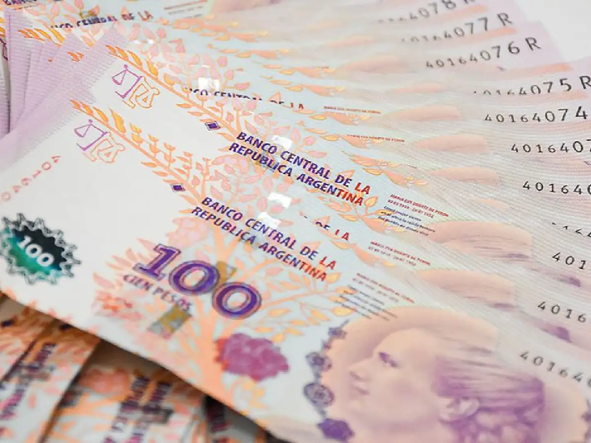 Por la inflación, el gobierno adelantó a septiembre las subas del salario mínimo