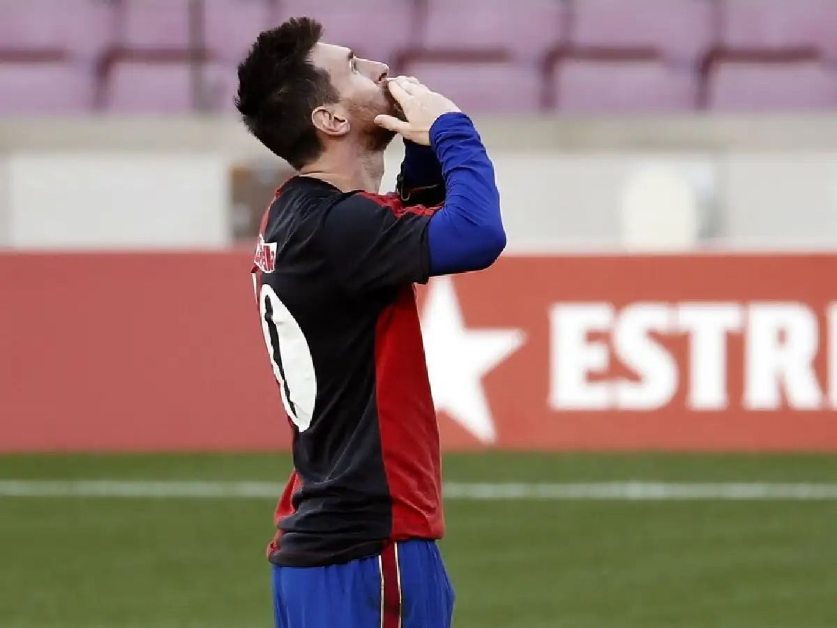 Messi fue multado con 600 euros por el homenaje a Maradona