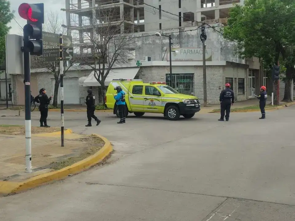Primer siniestro en Lisandro de la Torre y Rivadavia.