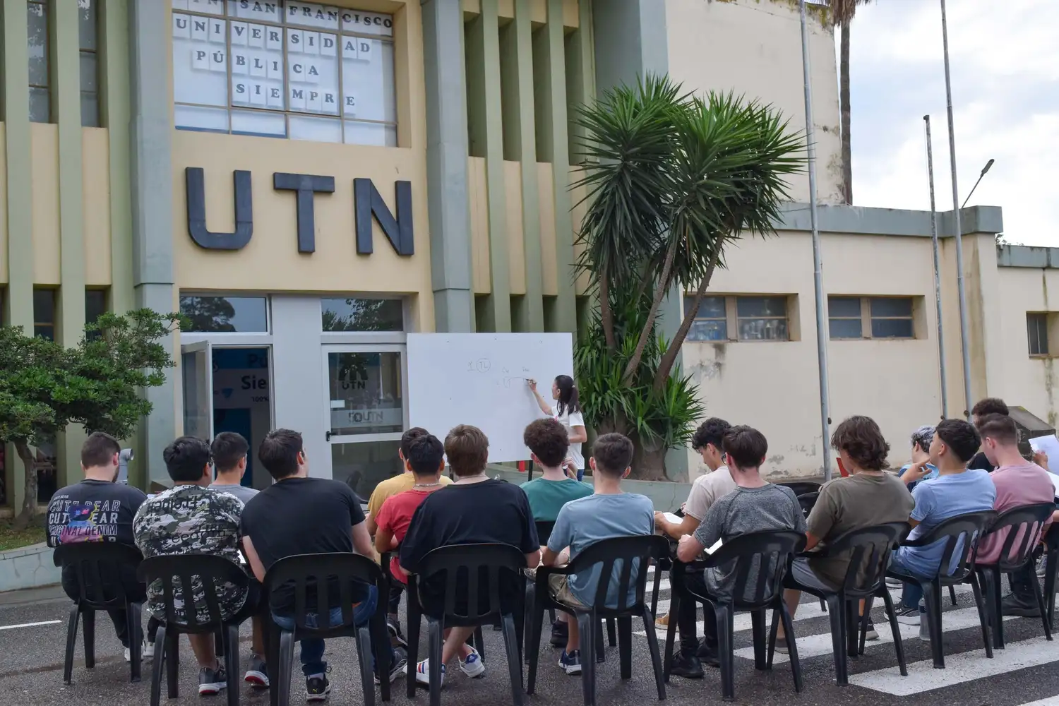 Una clase pública en la UTN San Francisco para visibilizar el reclamo