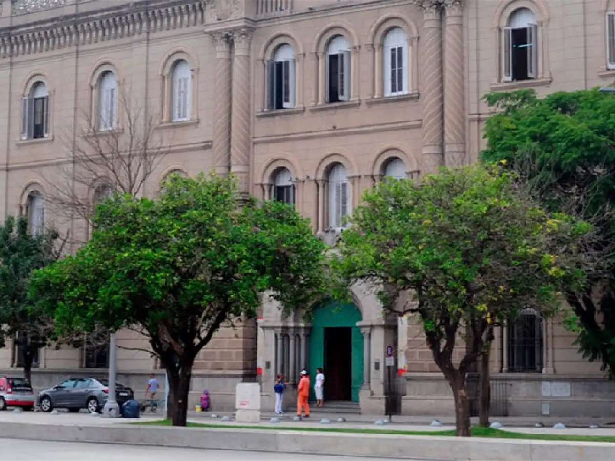 Investigan si la docente del video hot cometió un delito sexual contra un alumno