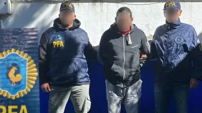 Detuvieron a un hombre que estuvo dos años prófugo por abusar sexualmente de la hija de su pareja