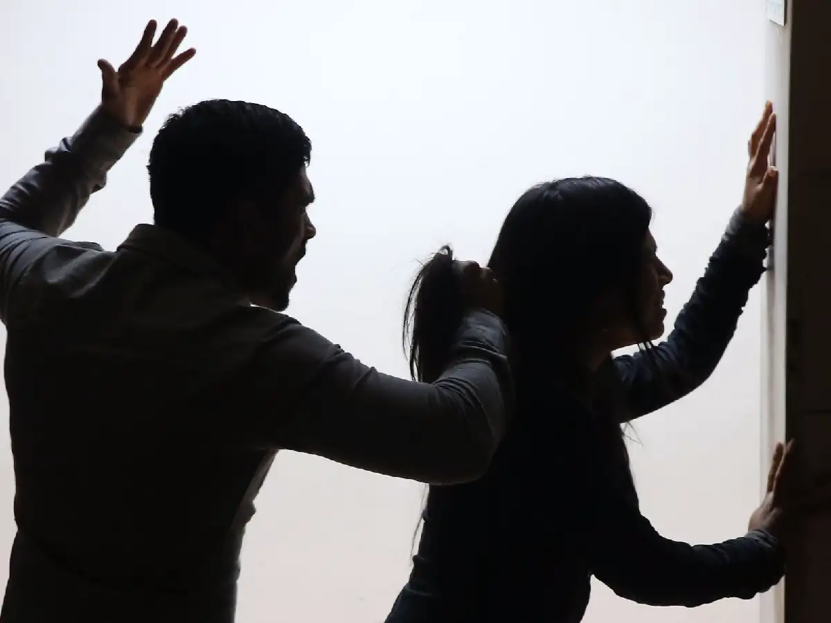 Le aplicó tres puñaladas a su mujer luego de una discusión
