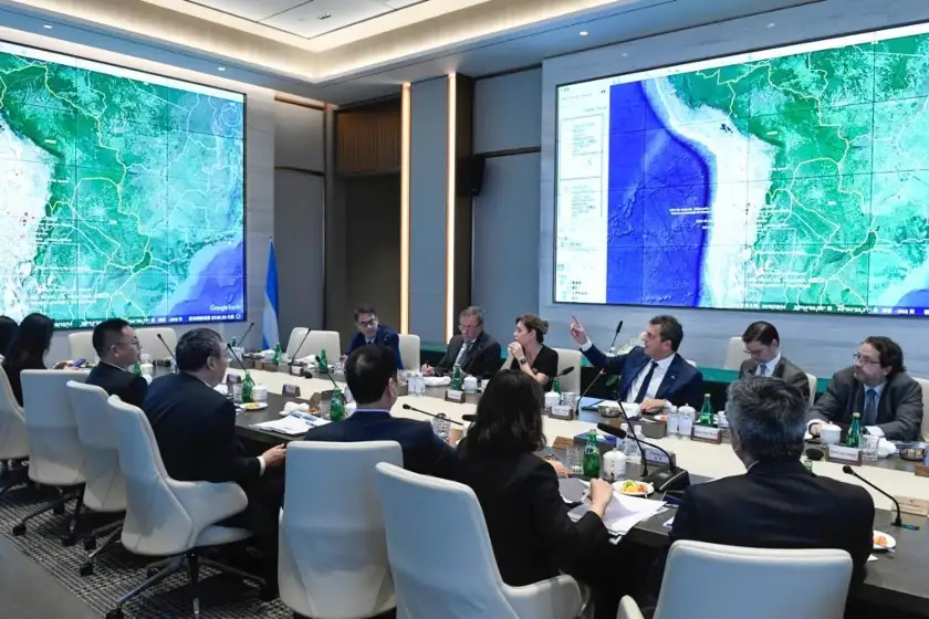 Empresas mineras chinas le confirmaron a Massa inversiones en litio en Argentina
