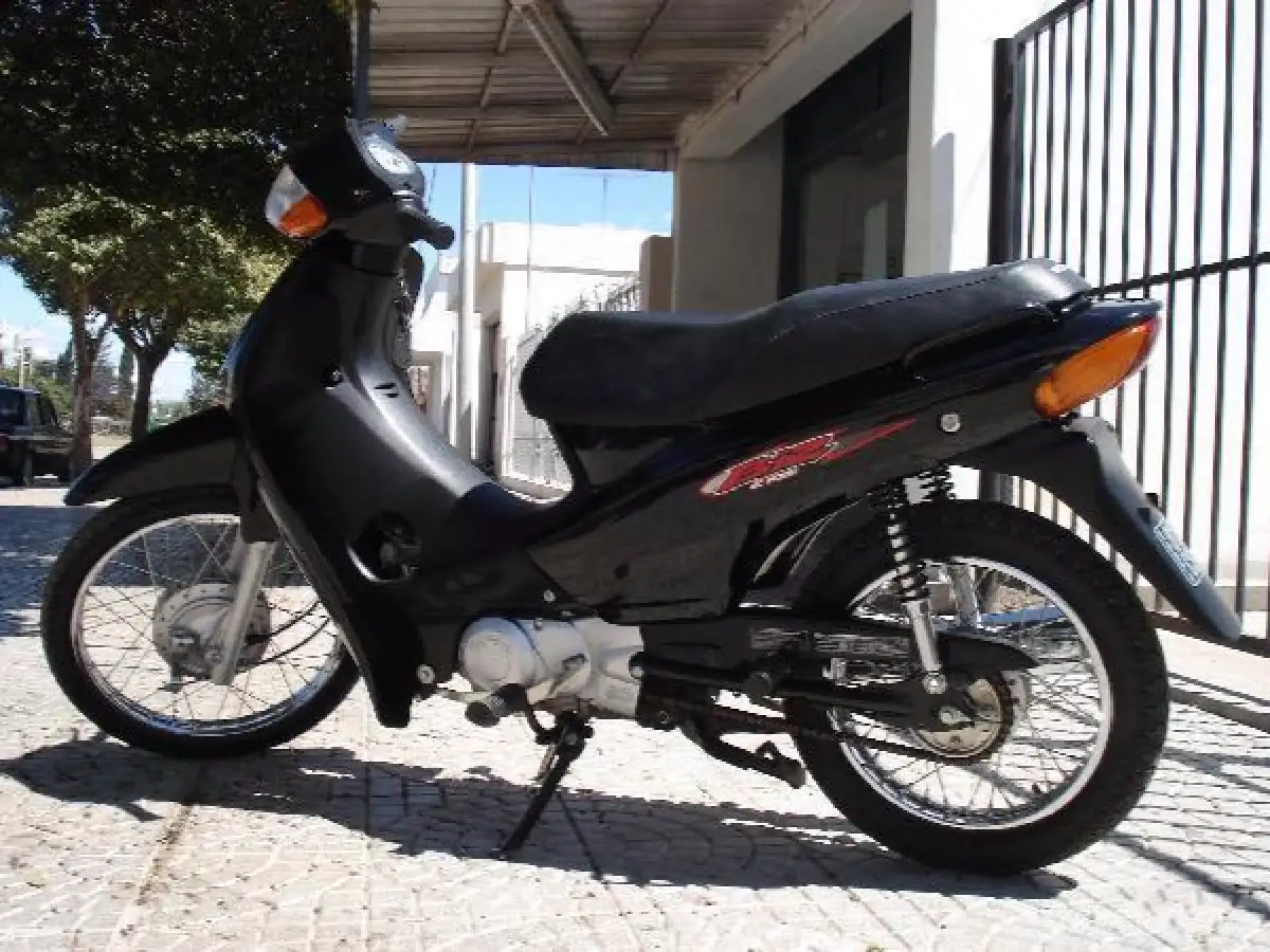En asalto, le roban moto a una joven 