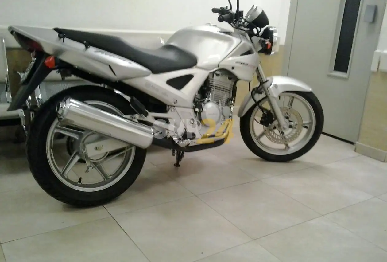 Detuvieron tres sujetos que robaron una moto en barrio Centro II