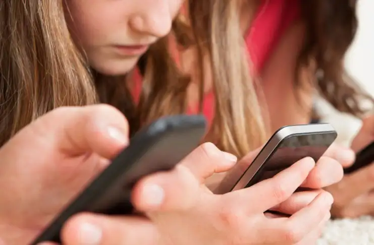 Adictos al celular, la máquina de generar trastornos