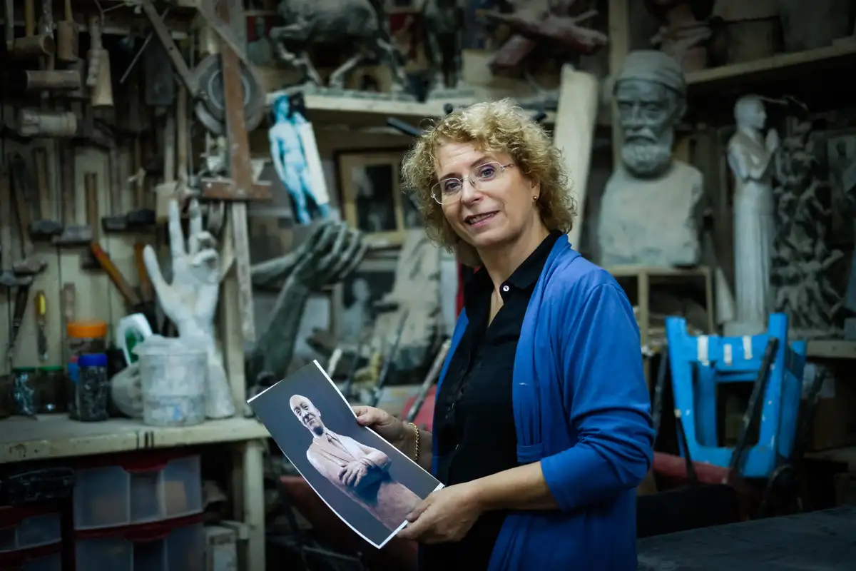 Elizabeth Eichhorn, la escultora que inmortalizó a Olmedo en la costa