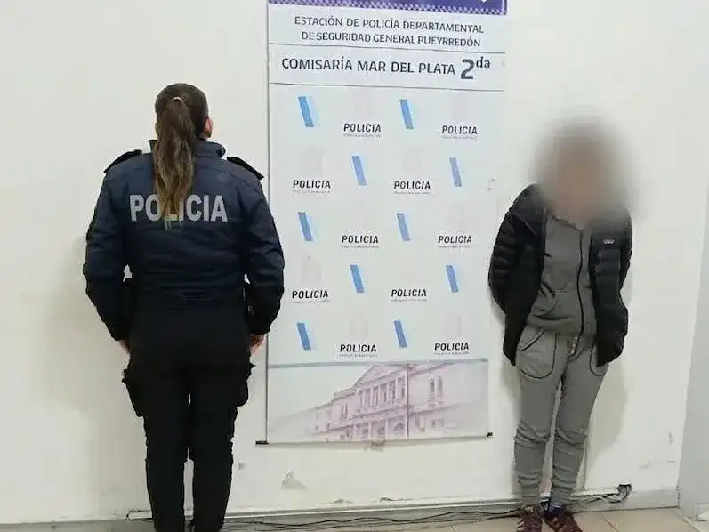 Quiso “dormir” al taxista: viajó con un colchón, hizo un recorrido y no pagó