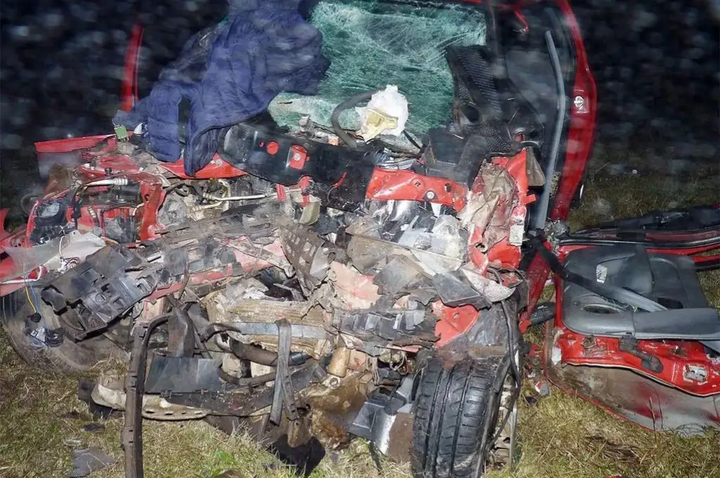 Trágico choque en Huinca Renancó: dos muertos tras una fuerte colisión entre un auto y una camioneta