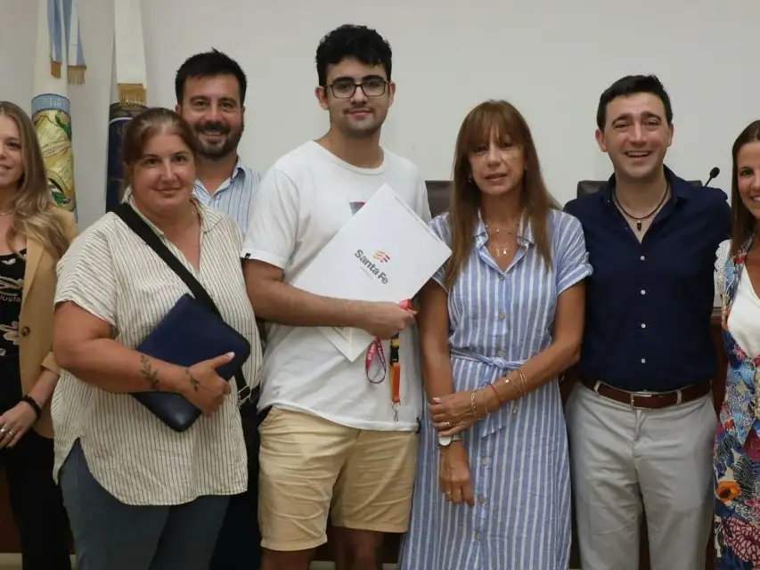 Entrega de escrituras a los beneficiarios, con la presencia de Matías Figueroa Escauriza.