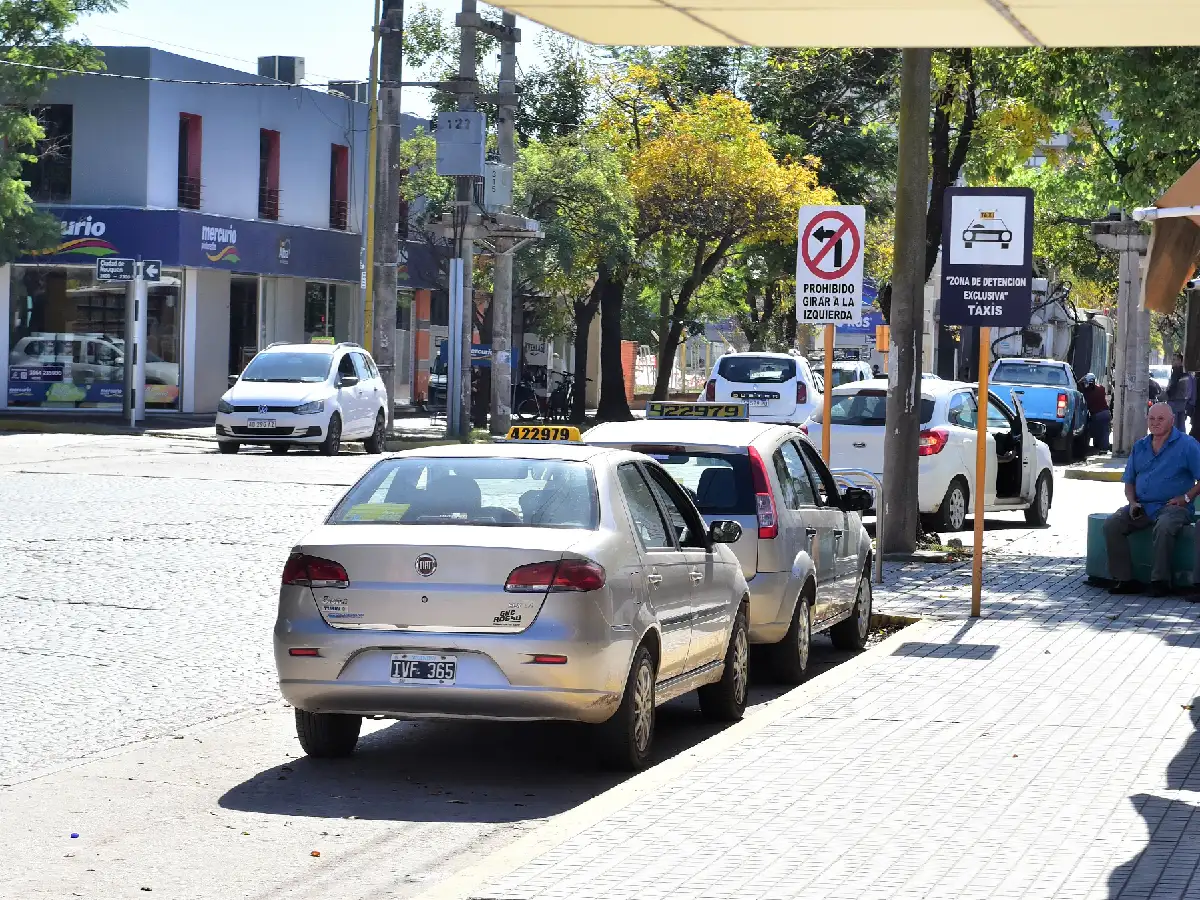 Remiseros siguen reclamando autorización para levantar  pasajeros en la Terminal   