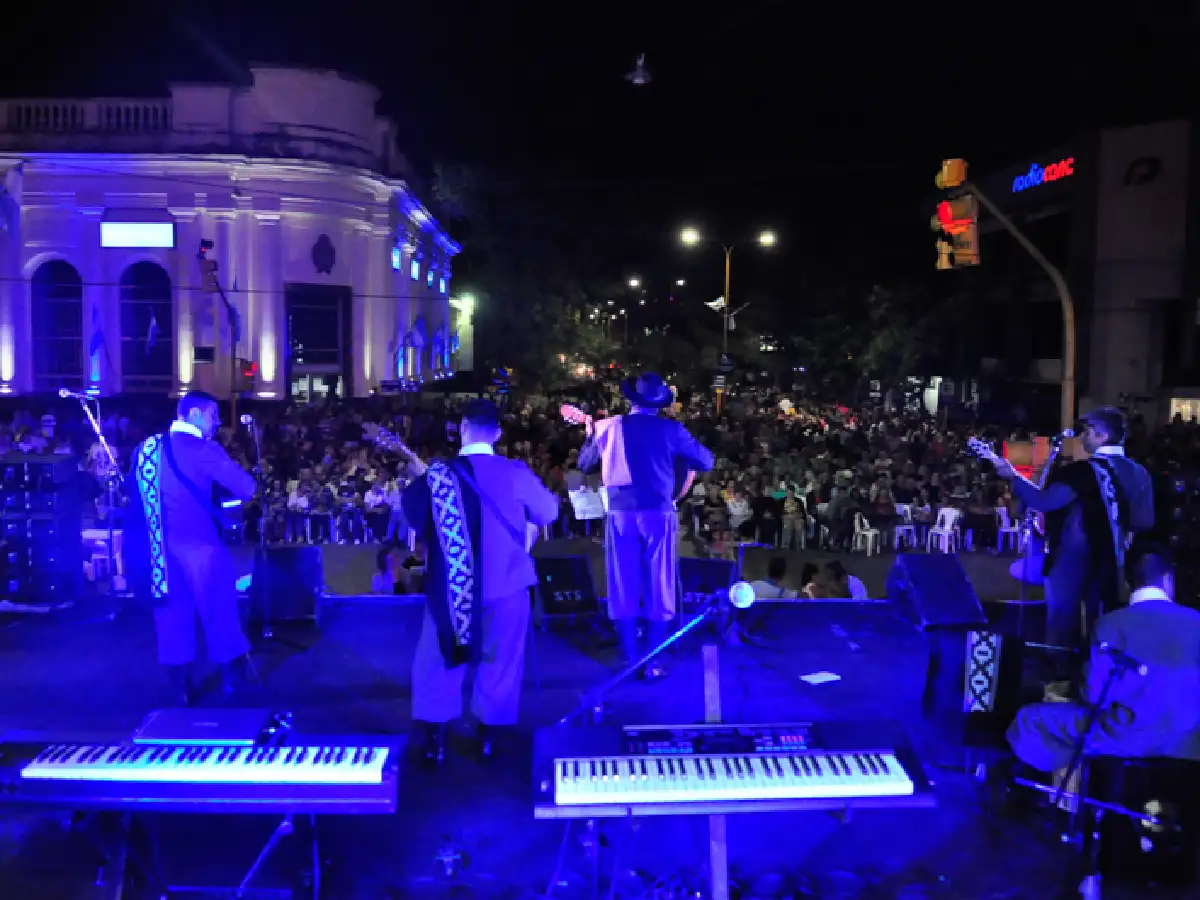 Con gran éxito se llevó a cabo la primera noche de la Peatonal San Francisco