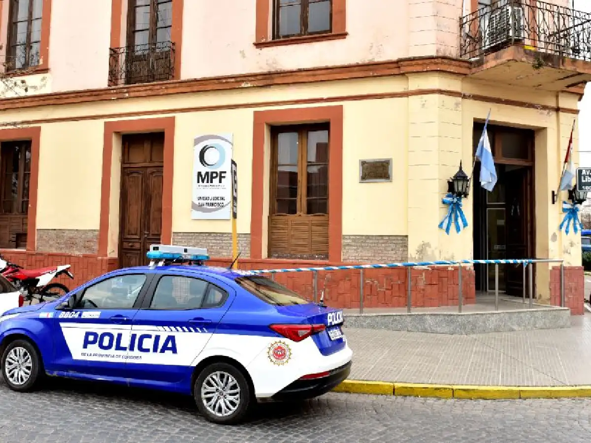 Escapaban con dos puertas robadas: fueron detenidos