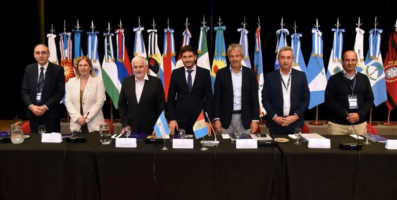 Pullaro sostuvo que "el federalismo está muy mal" y planteó "el desafío de pensar un modelo productivo para nuestro país".