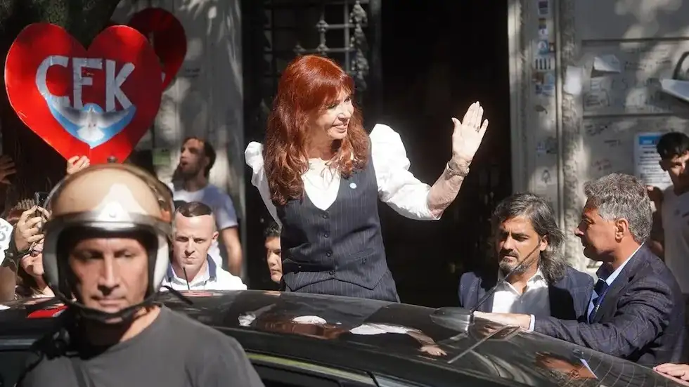 Causa Cuadernos. Cristina Fernández de Kirchner regresa a su departamento en Constitución donde cumple arresto domiliario luego de declarar el Comodoro Py