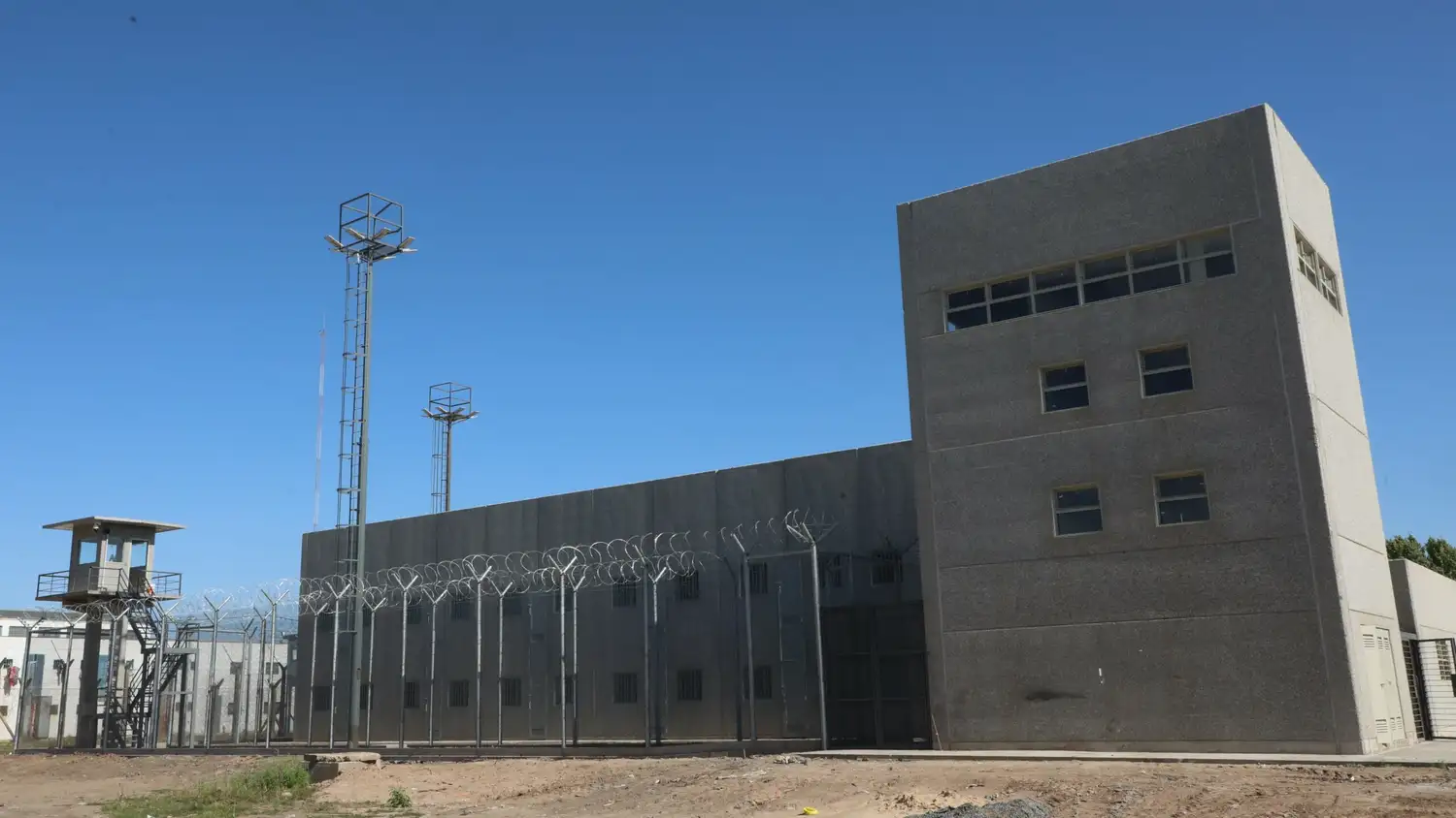 Perotti recorrió la finalización de obra de la nueva Alcaidía de la ciudad de Santa Fe